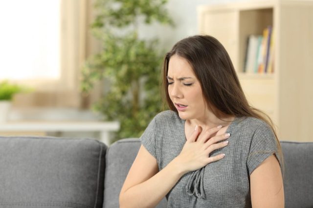 Khó thở là triệu chứng của bệnh phổi tắc nghẽn mạn tính