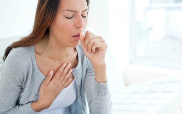 Tiếng thở khò khè thường xảy ra khi đường thở bị tắc nghẽn 
