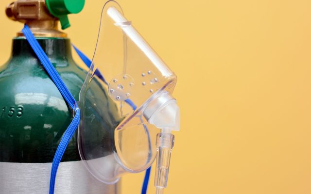 Sử dụng bình oxy y tế trong liệu pháp oxy cần chú ý để tránh cháy nổ