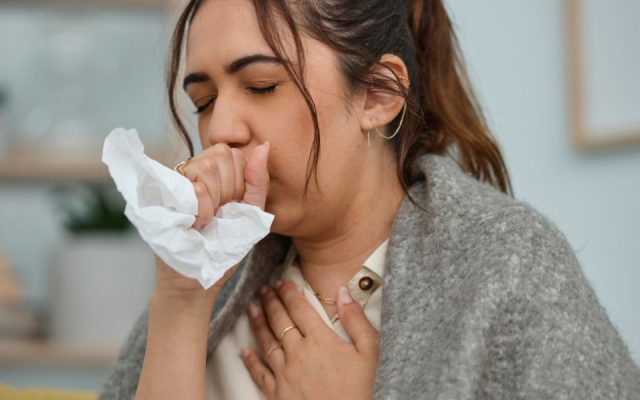 Sốt, ho và khó thở là những triệu chứng thường thấy ở nhiễm trùng phổi